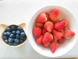 小清新蓝莓和草莓